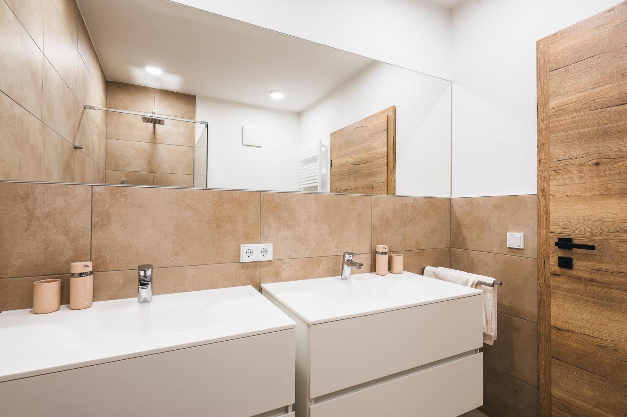 Apartments Schoeneben Ульріхсберг Екстер'єр фото